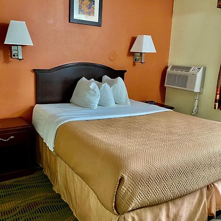 Travelodge By Wyndham La Porte/Michigan City Area Eksteriør billede