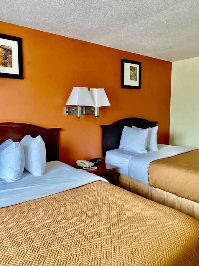 Travelodge By Wyndham La Porte/Michigan City Area Eksteriør billede