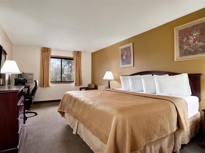 Travelodge By Wyndham La Porte/Michigan City Area Eksteriør billede