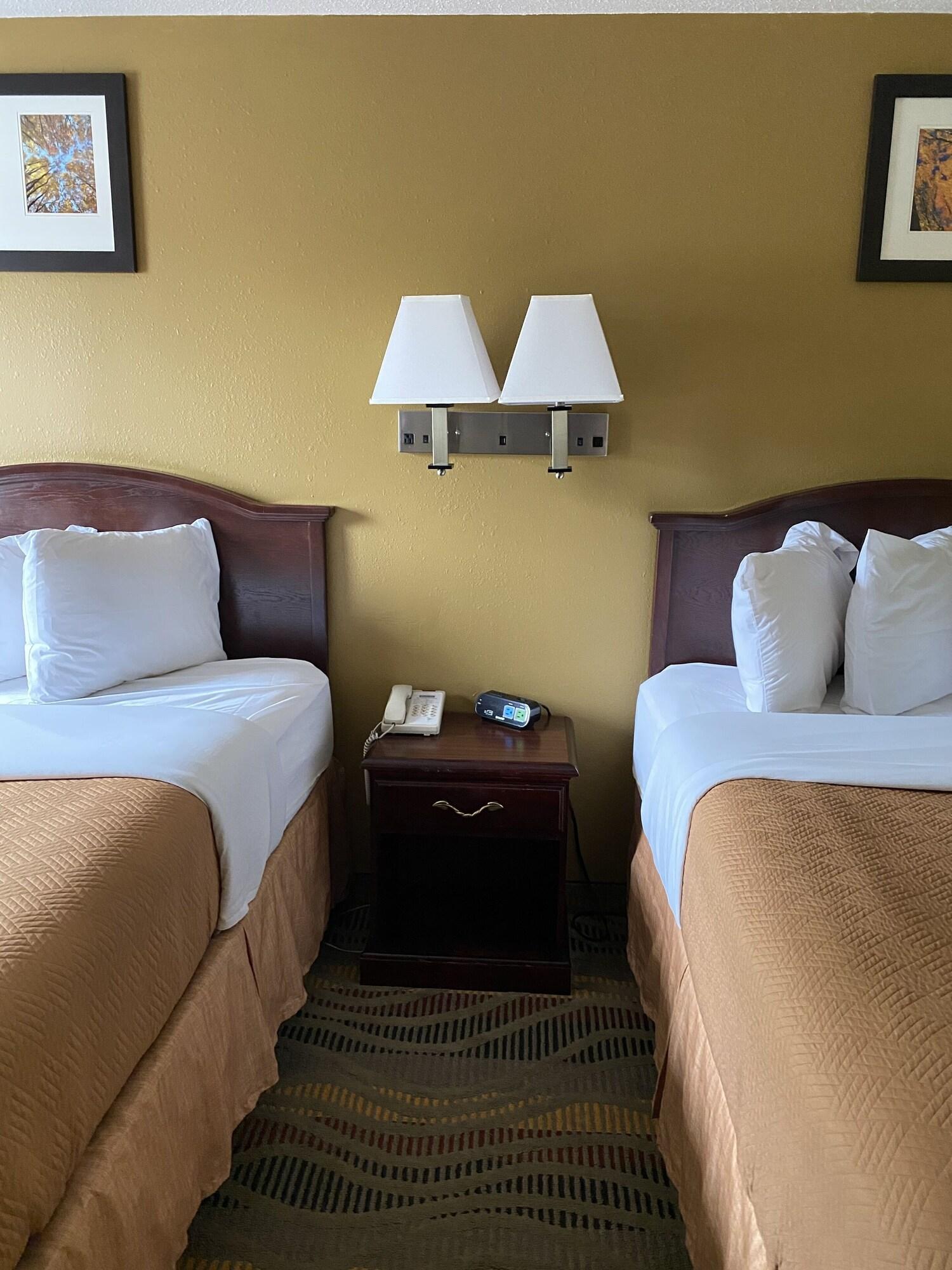 Travelodge By Wyndham La Porte/Michigan City Area Eksteriør billede