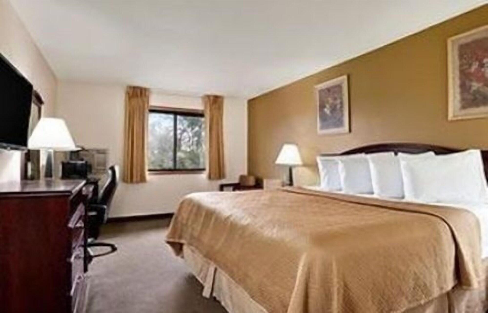 Travelodge By Wyndham La Porte/Michigan City Area Eksteriør billede