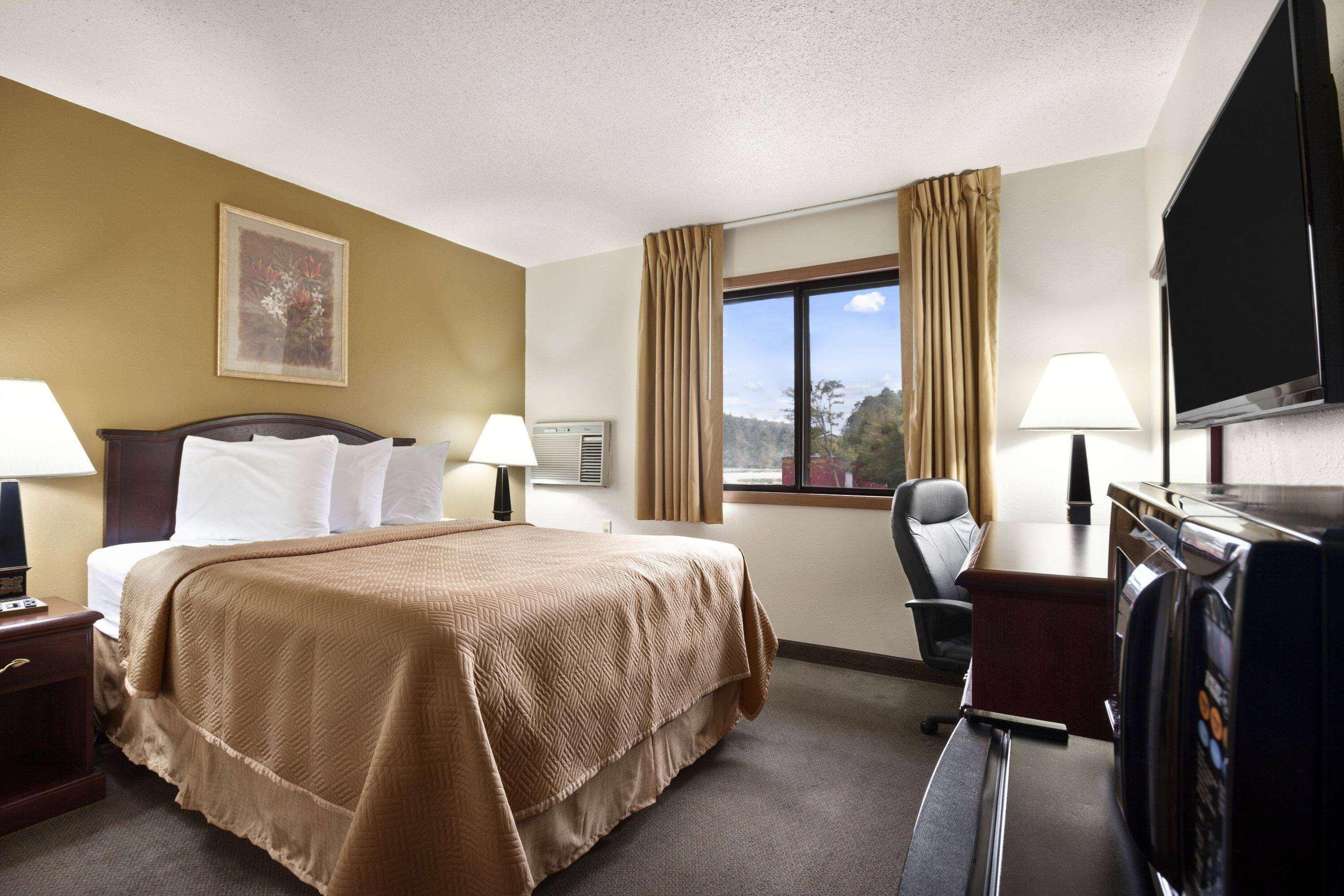 Travelodge By Wyndham La Porte/Michigan City Area Eksteriør billede