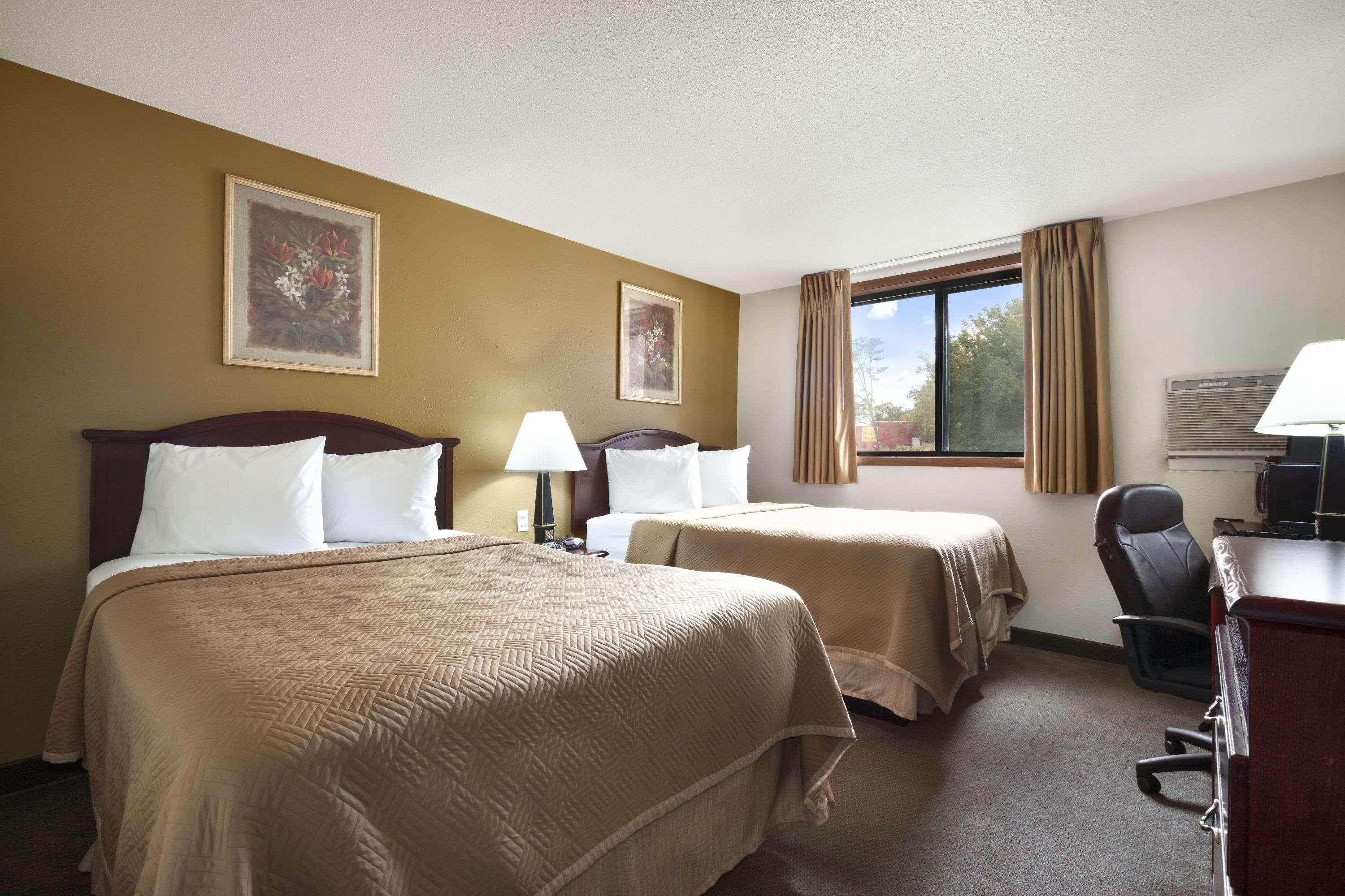 Travelodge By Wyndham La Porte/Michigan City Area Eksteriør billede